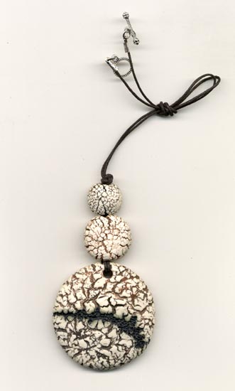 Bijou 39 - Pendentif et perles en porcelaine